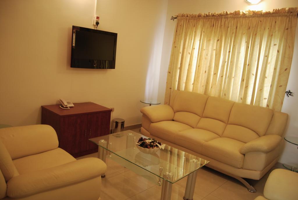 The Habitat Suites International Lagos Extérieur photo