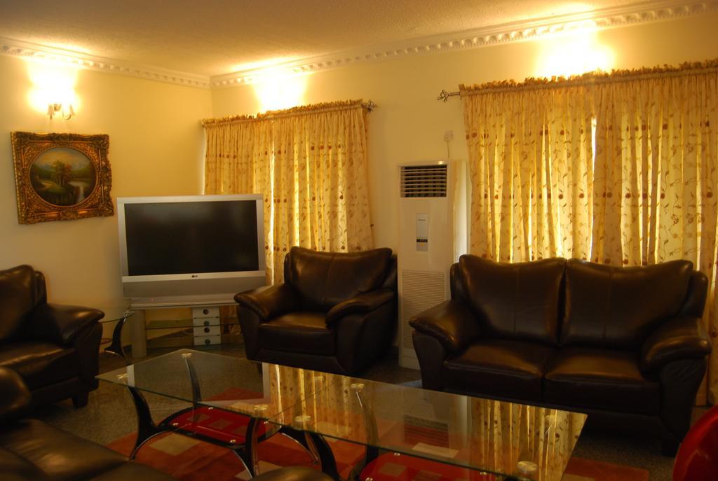 The Habitat Suites International Lagos Extérieur photo