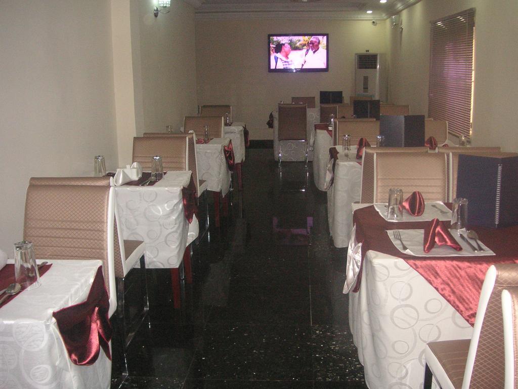 The Habitat Suites International Lagos Extérieur photo
