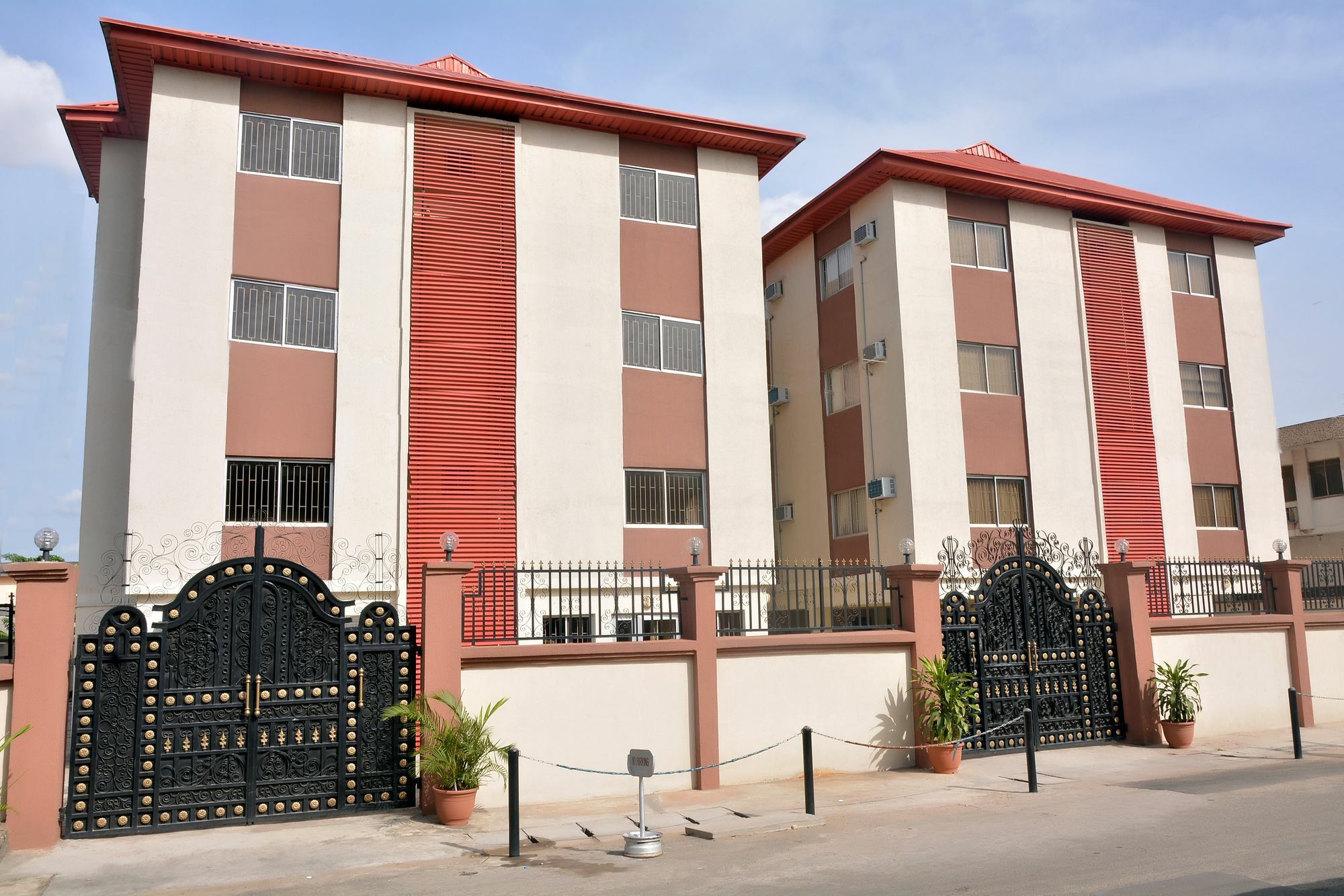 The Habitat Suites International Lagos Extérieur photo