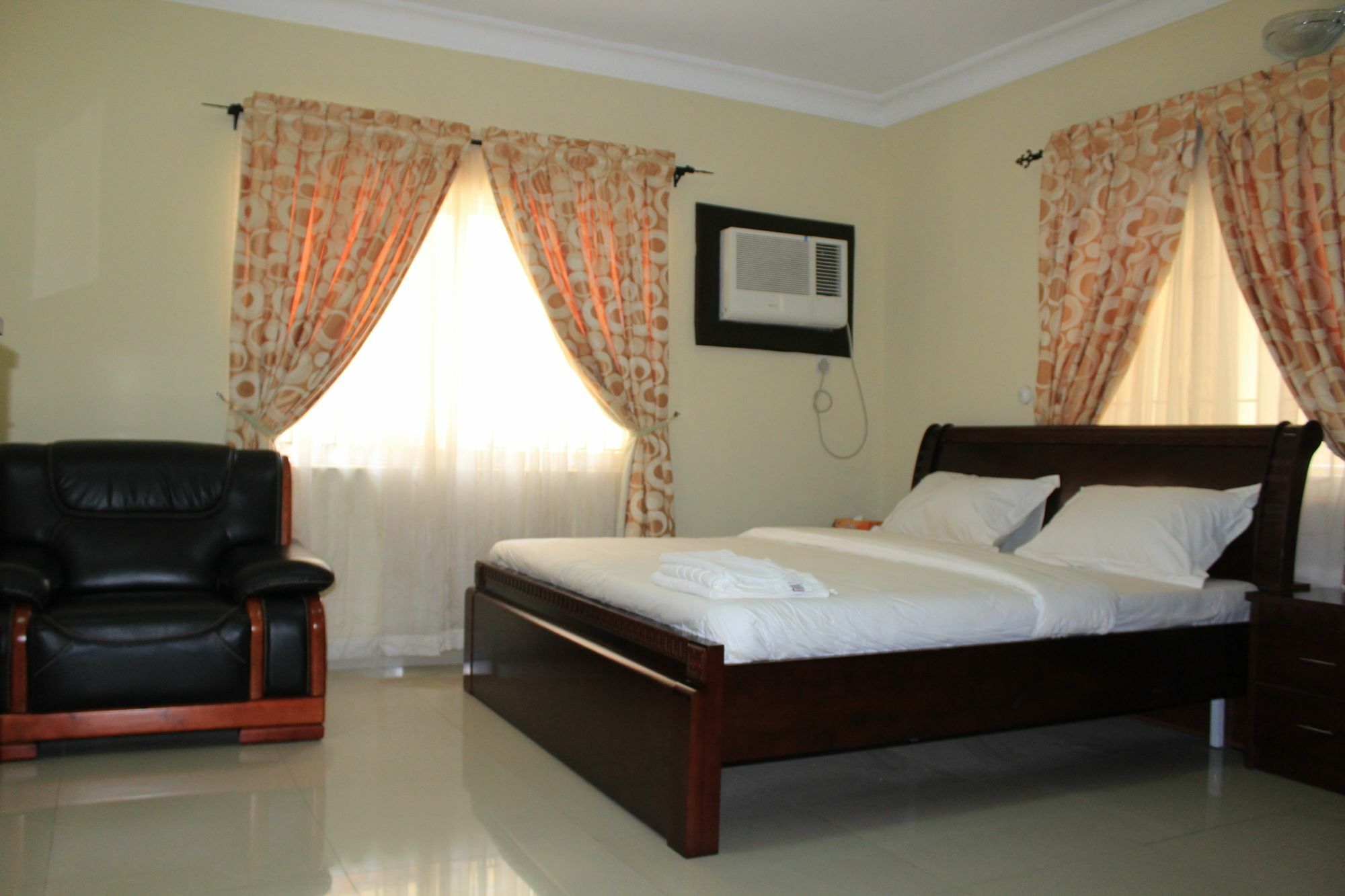 The Habitat Suites International Lagos Extérieur photo
