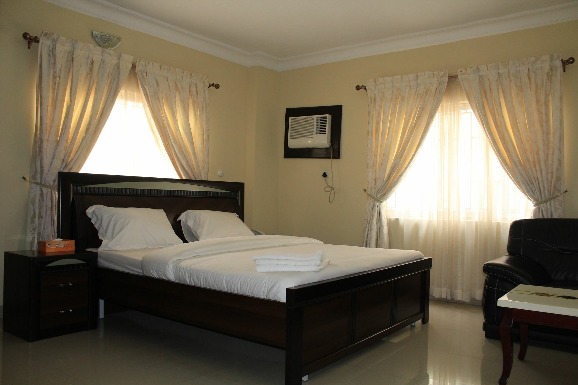 The Habitat Suites International Lagos Extérieur photo