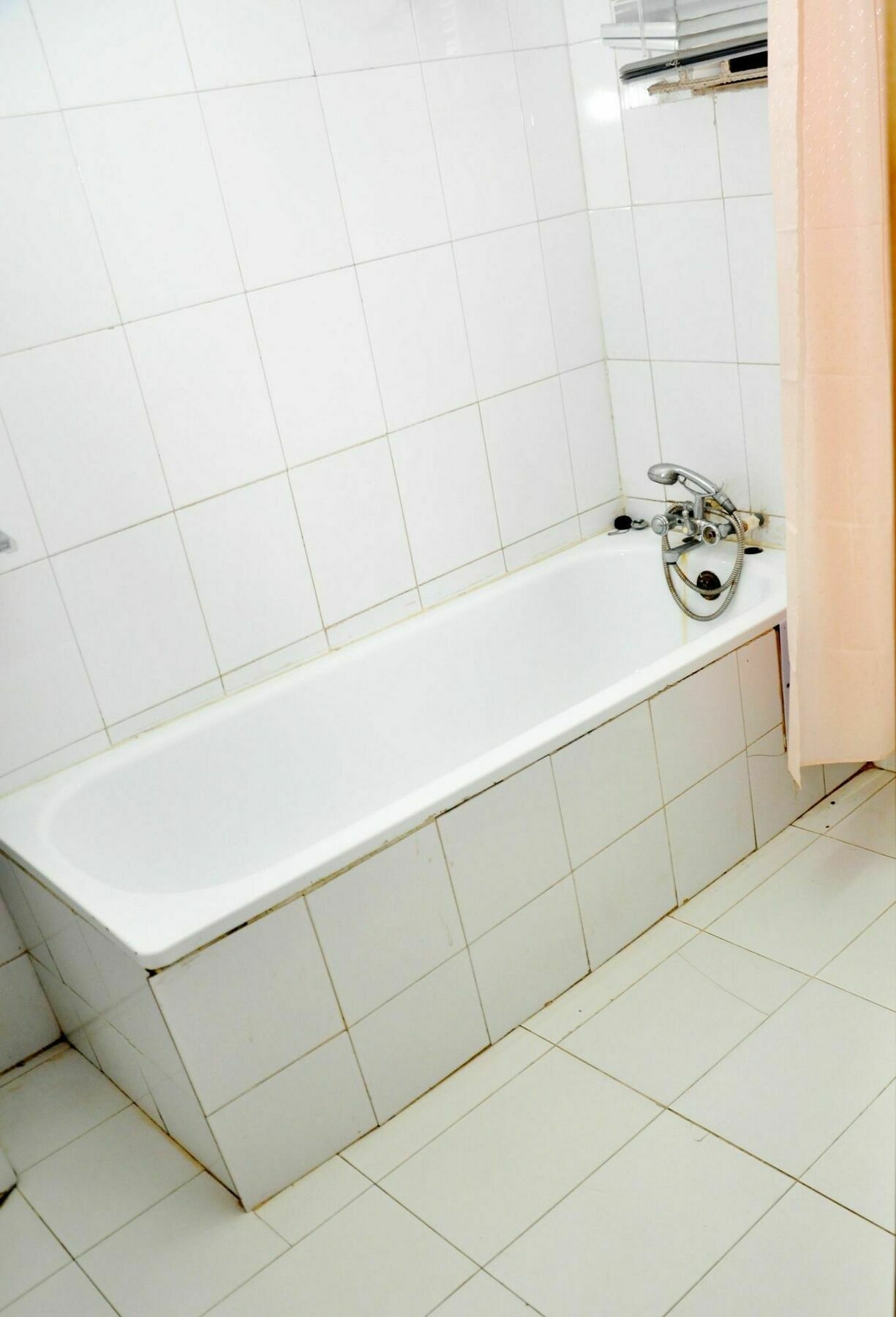 The Habitat Suites International Lagos Extérieur photo