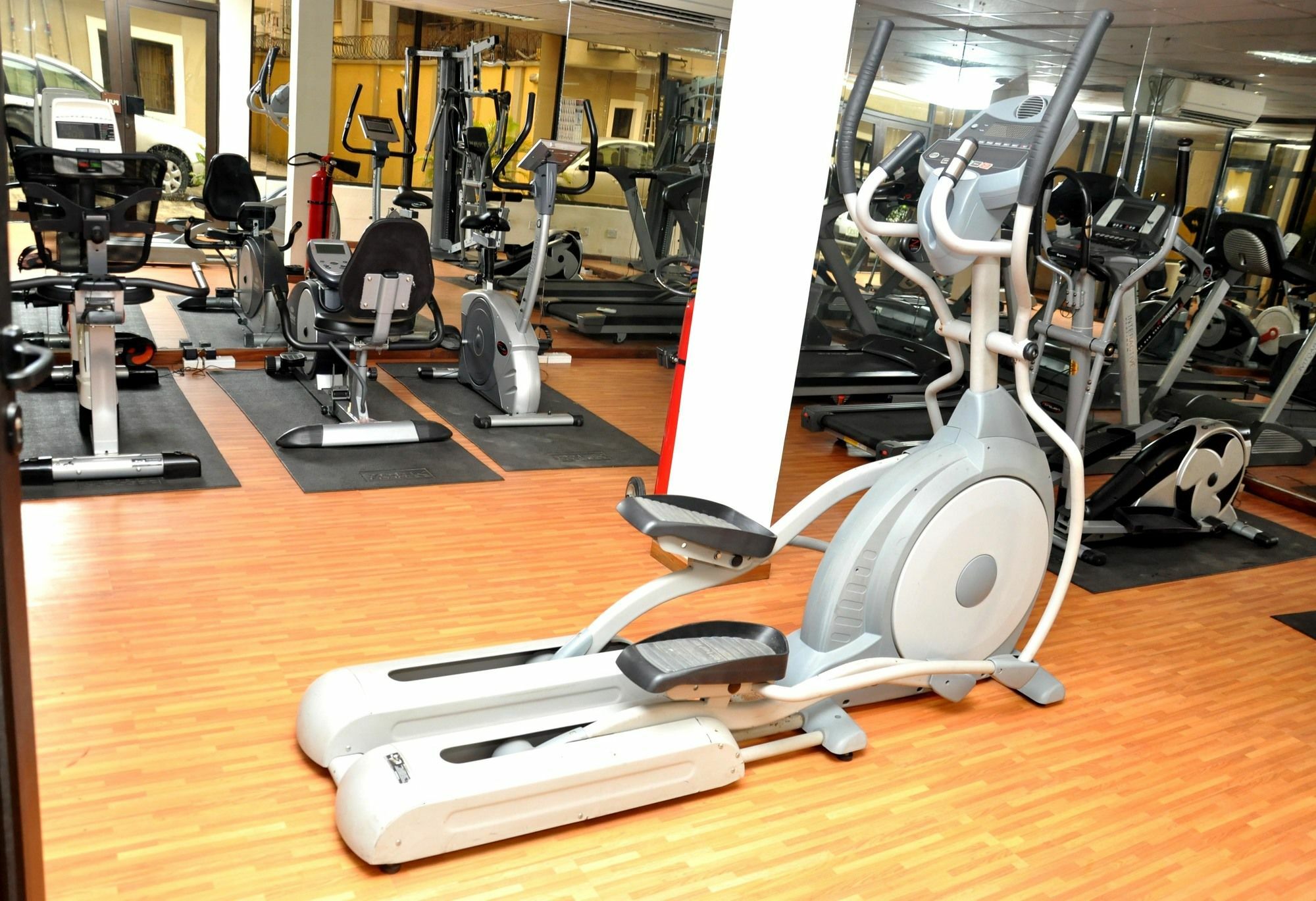 The Habitat Suites International Lagos Extérieur photo