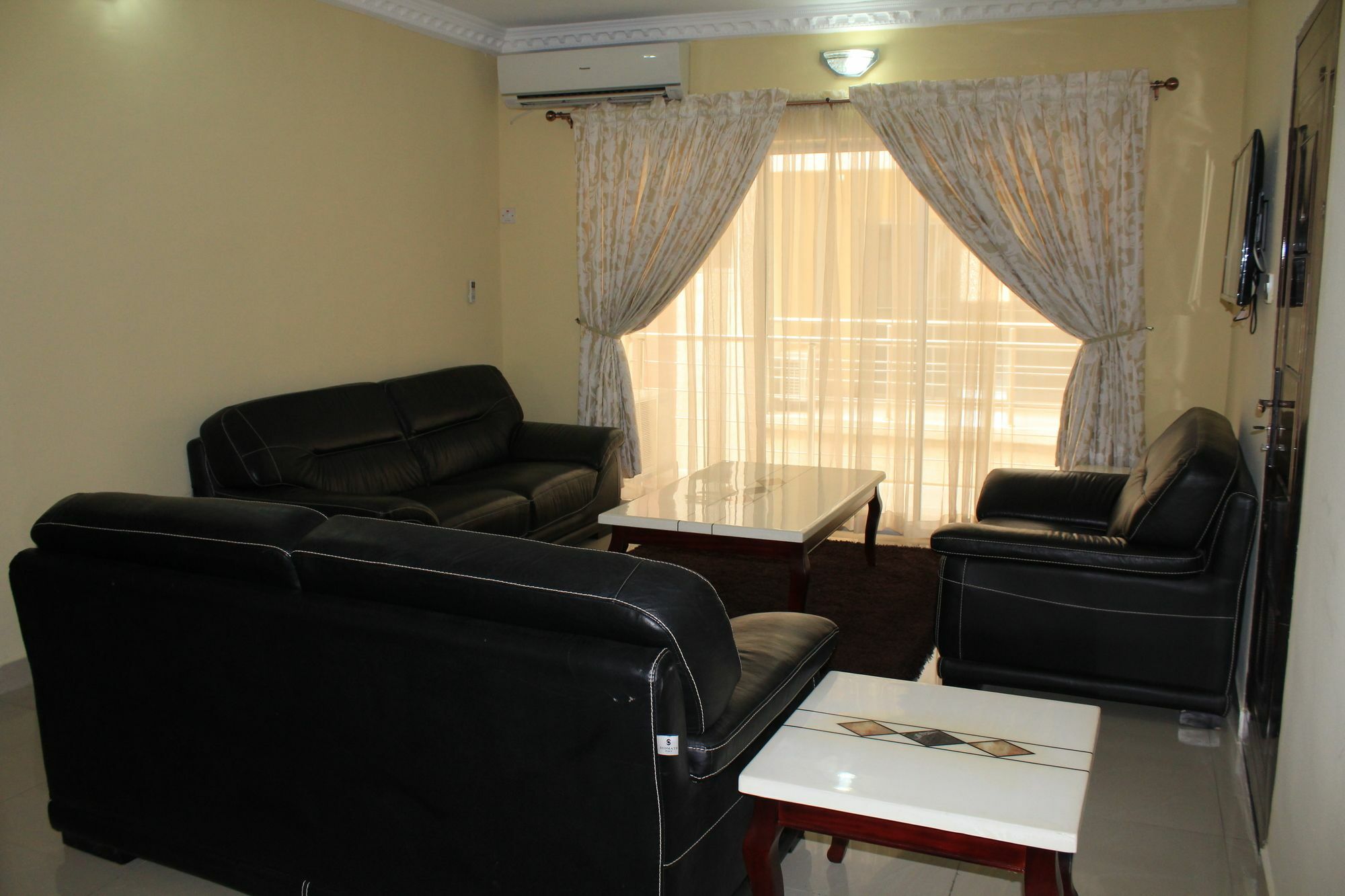 The Habitat Suites International Lagos Extérieur photo